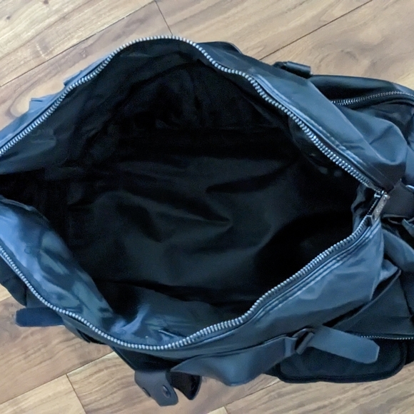 Roberto Cavalli Class Rolling Duffel - Separate shoe area Studded Bottom Nwt ❤️ - Picture 5 of 11